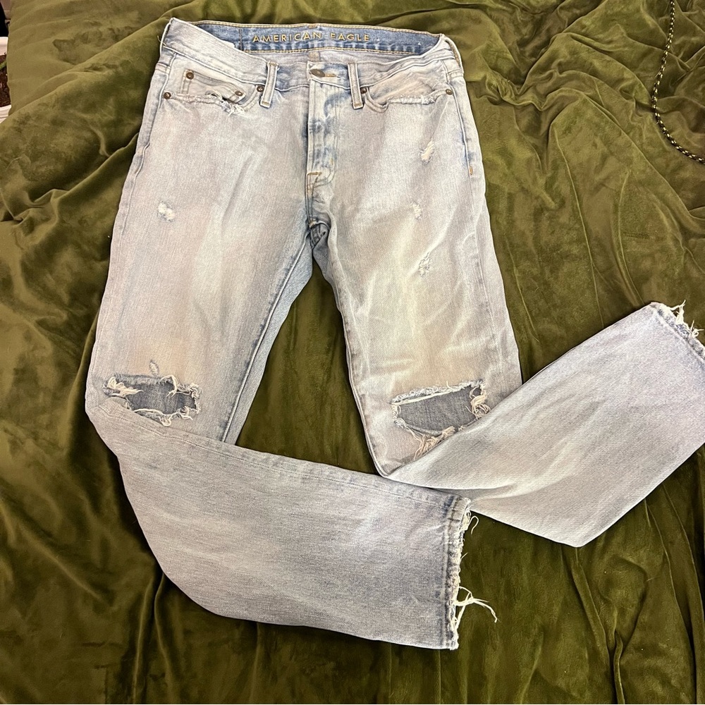 AMERICAN EAGLE distressed Jeans